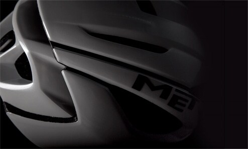 2017 ストラーレ ヘルメット