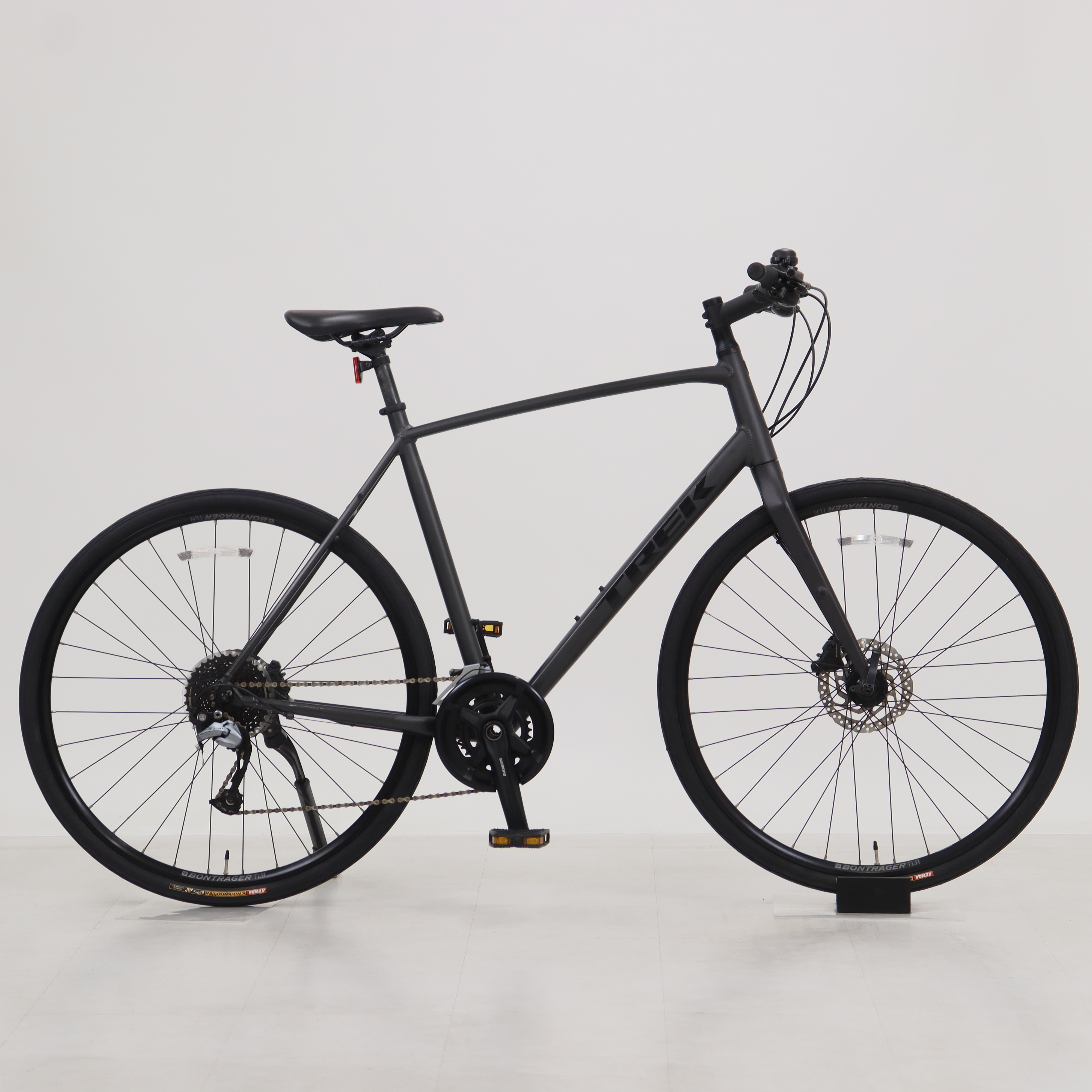 リユース】FX3 DISC 572mm クロスバイク 自転車