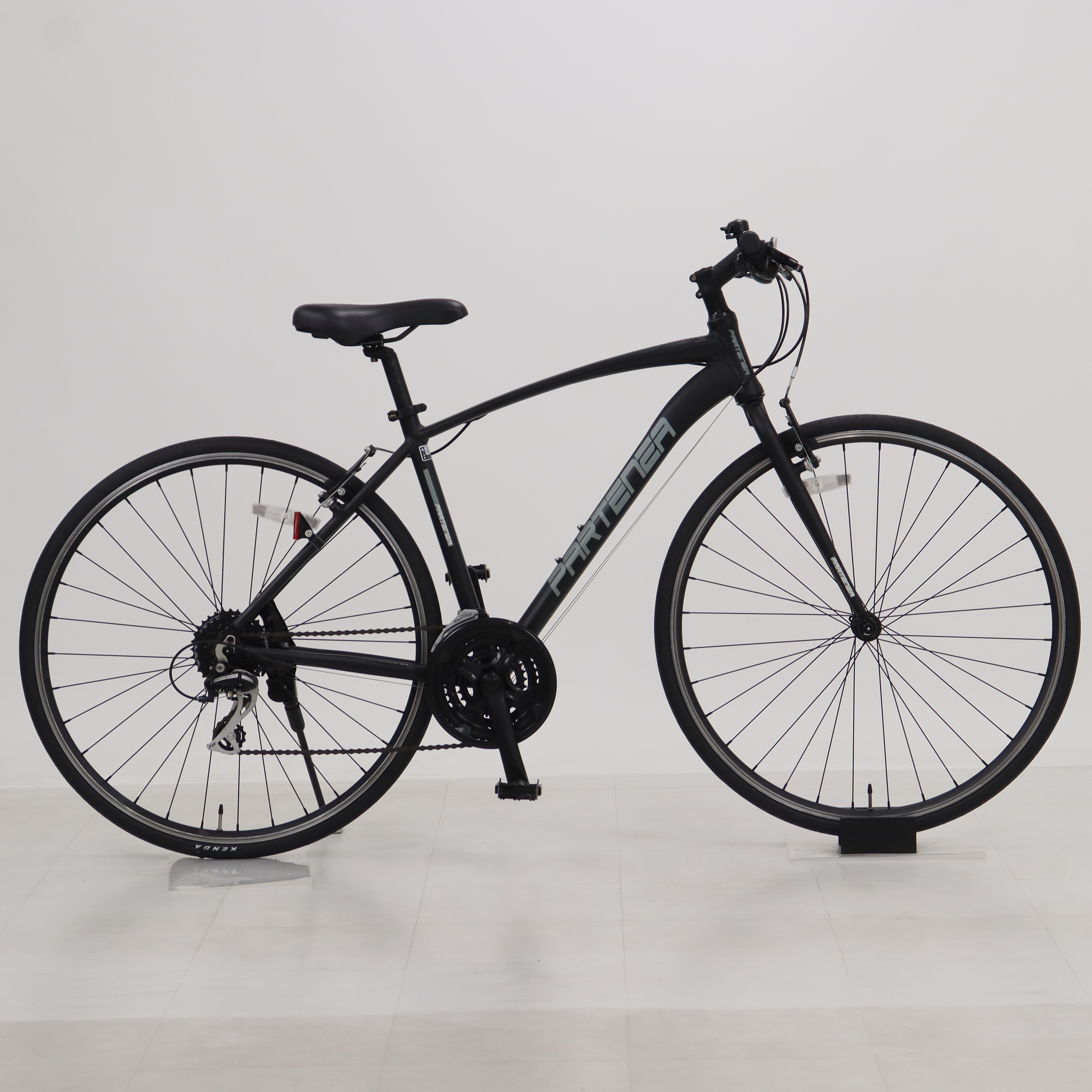PARTENZA クロスバイク 700C 24速 カゴ付 引き取り限定 リユース】PARTENZA 700c 460mm クロスバイク 自転車