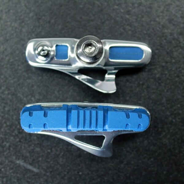 467cl Pro カートリッジロードブレーキシュー 音鳴り防止と放熱効果に優れる穴あき3ブロック構造